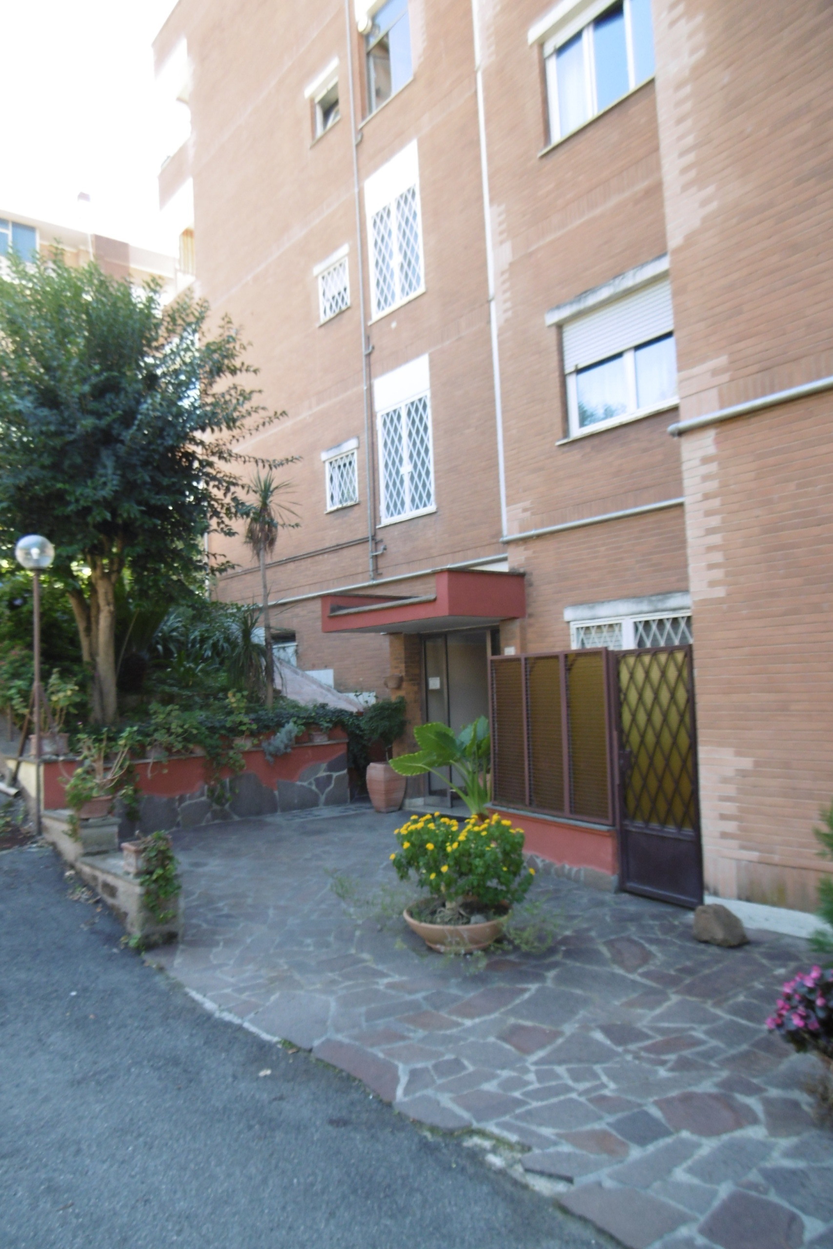 Appartamento con giardino in via della pisana, Roma