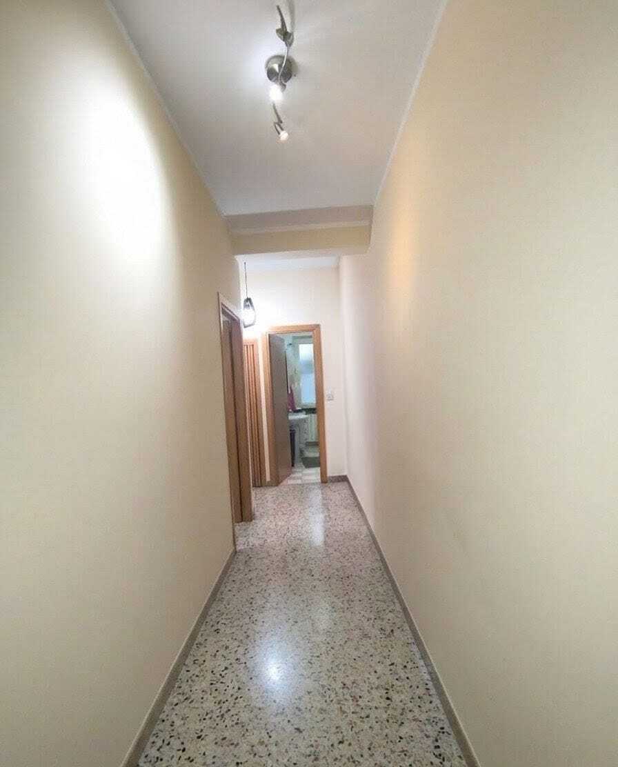 Appartamento con terrazzo in via avegno, Roma