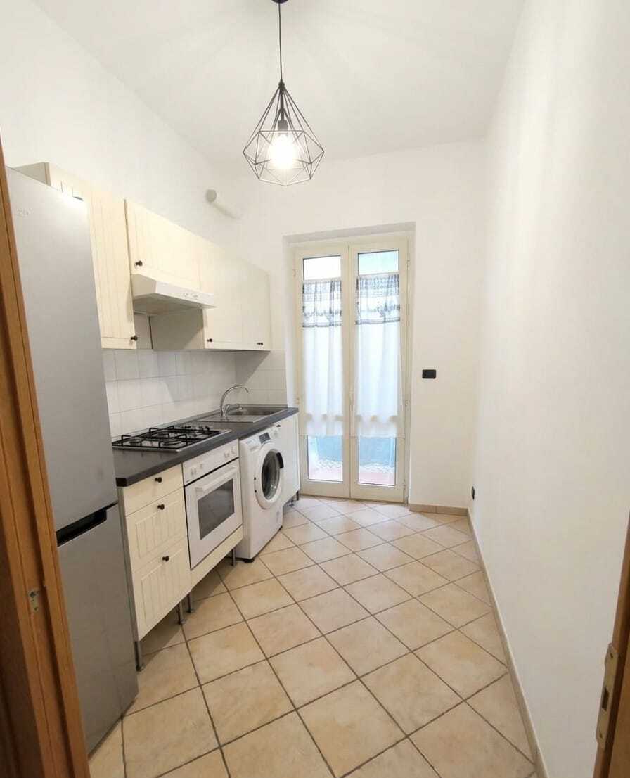 Appartamento con terrazzo in via avegno, Roma