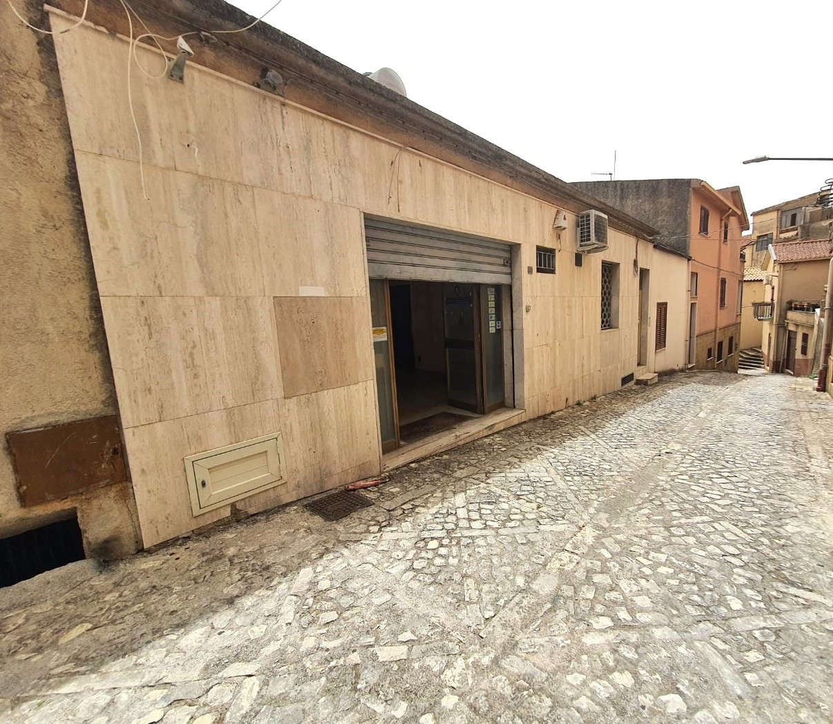 Negozio in vendita a Contessa Entellina