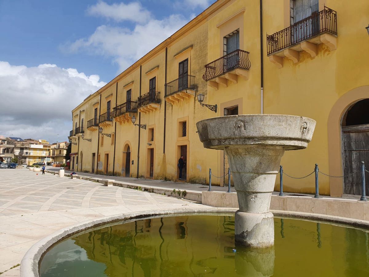 Ufficio con giardino a Santa Margherita di Belice