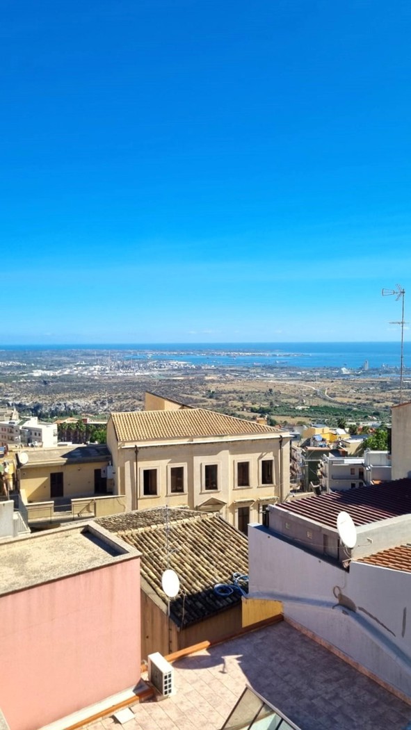 Trilocale da ristrutturare a Melilli