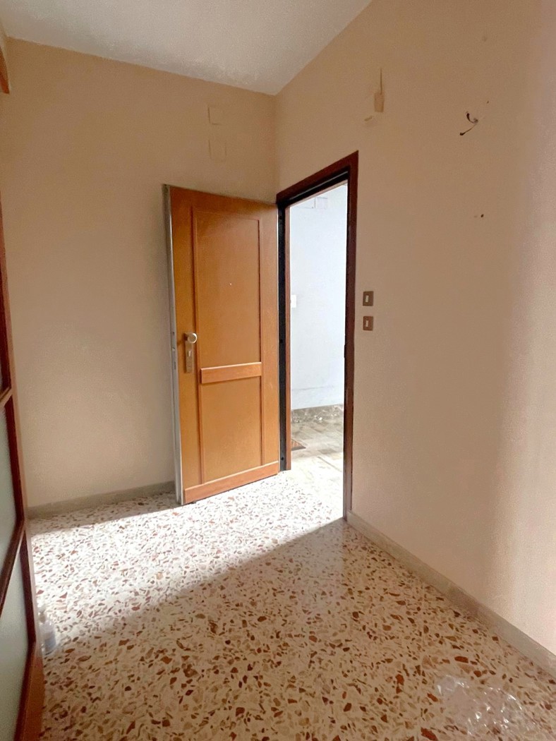 Trilocale arredato in affitto a Palermo