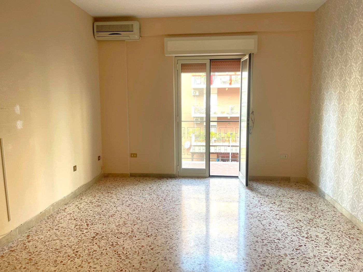 Trilocale arredato in affitto a Palermo