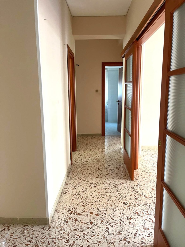 Trilocale arredato in affitto a Palermo