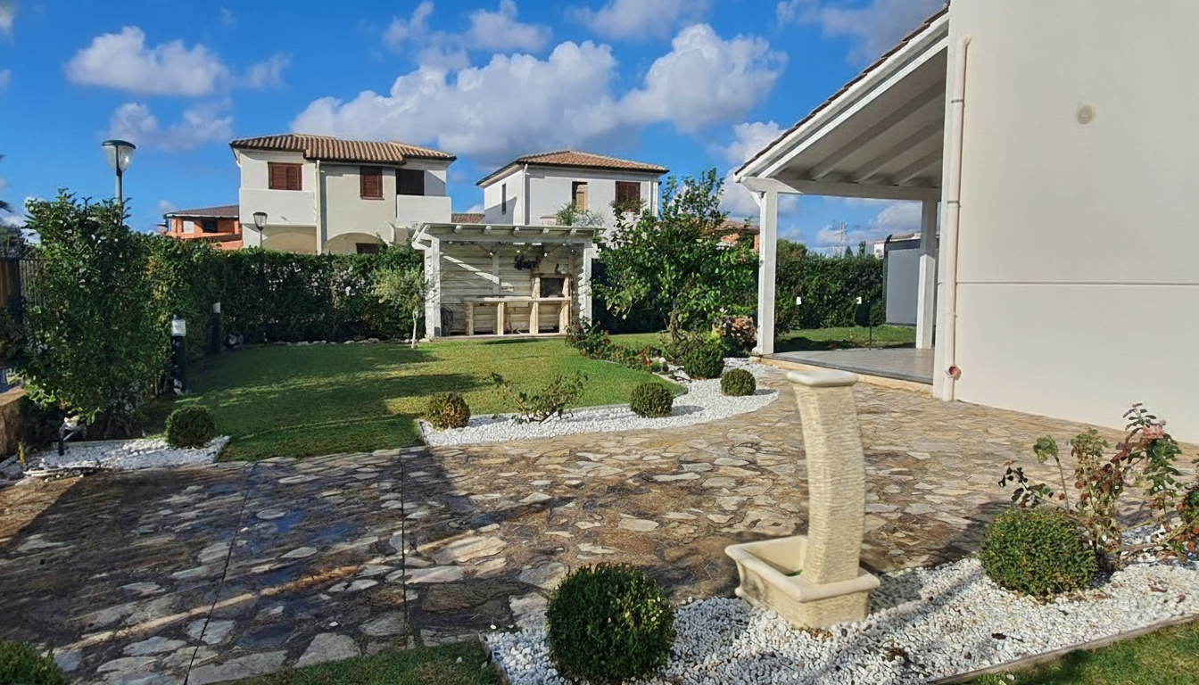 Quadrilocale in vendita a Campofelice di Roccella