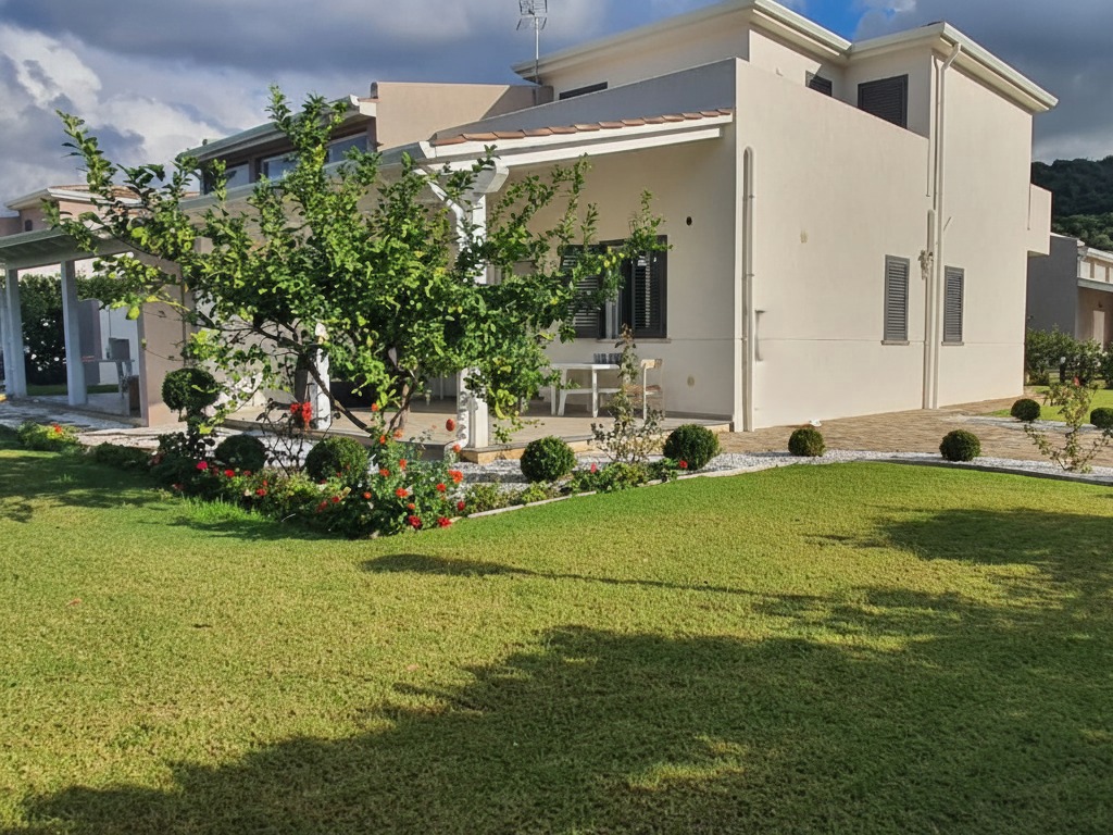 Quadrilocale in vendita a Campofelice di Roccella