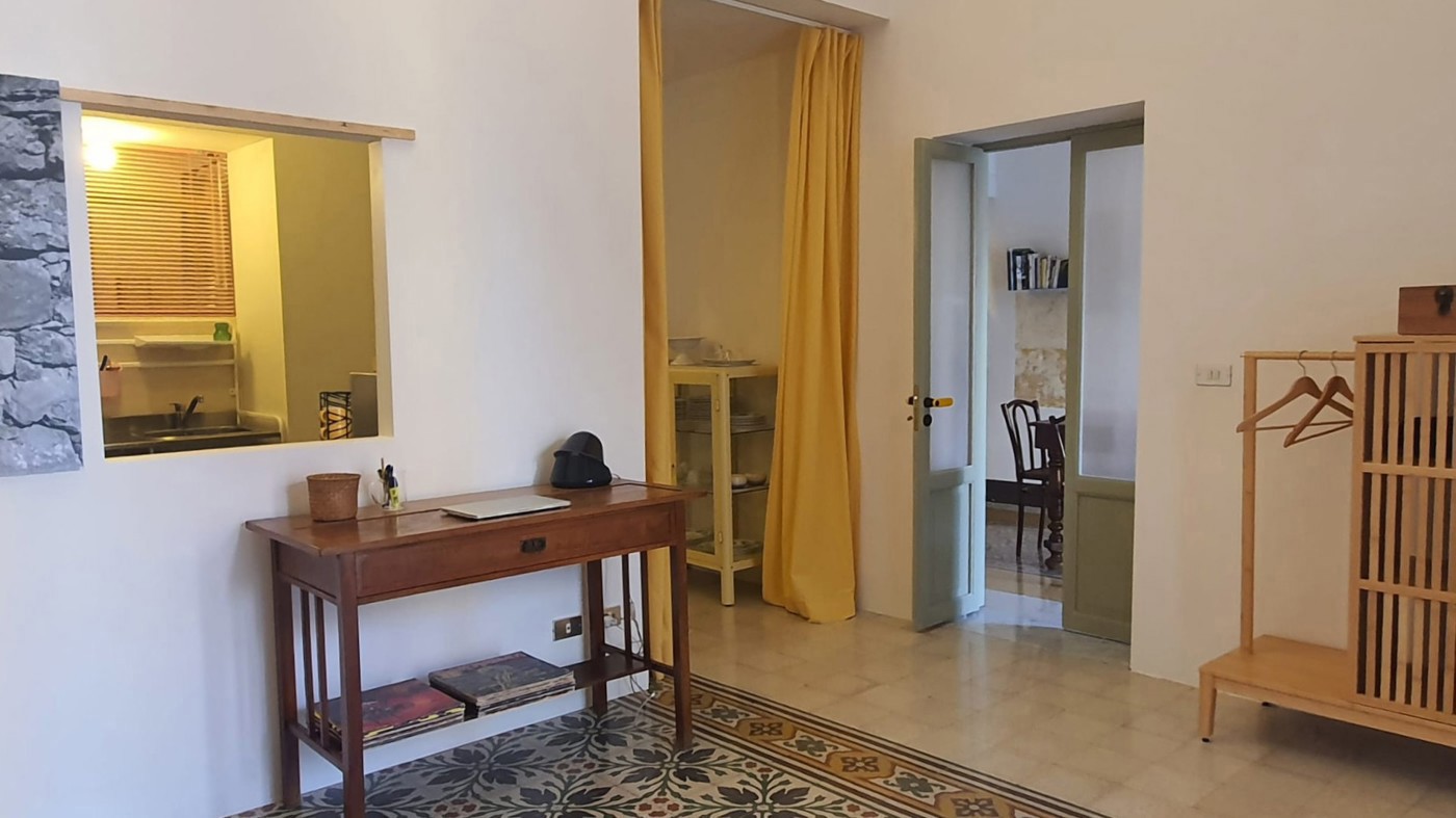 Trilocale arredato in affitto a Palermo