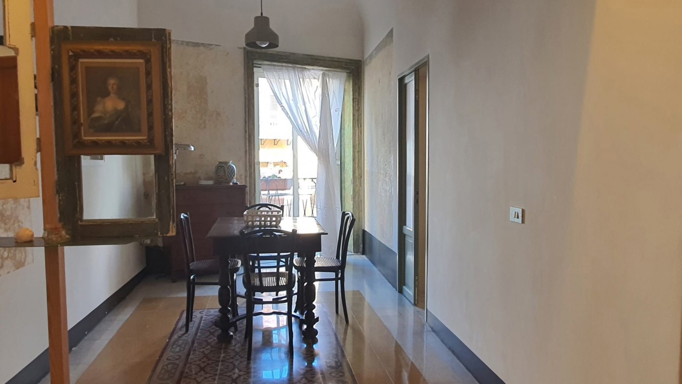 Trilocale arredato in affitto a Palermo