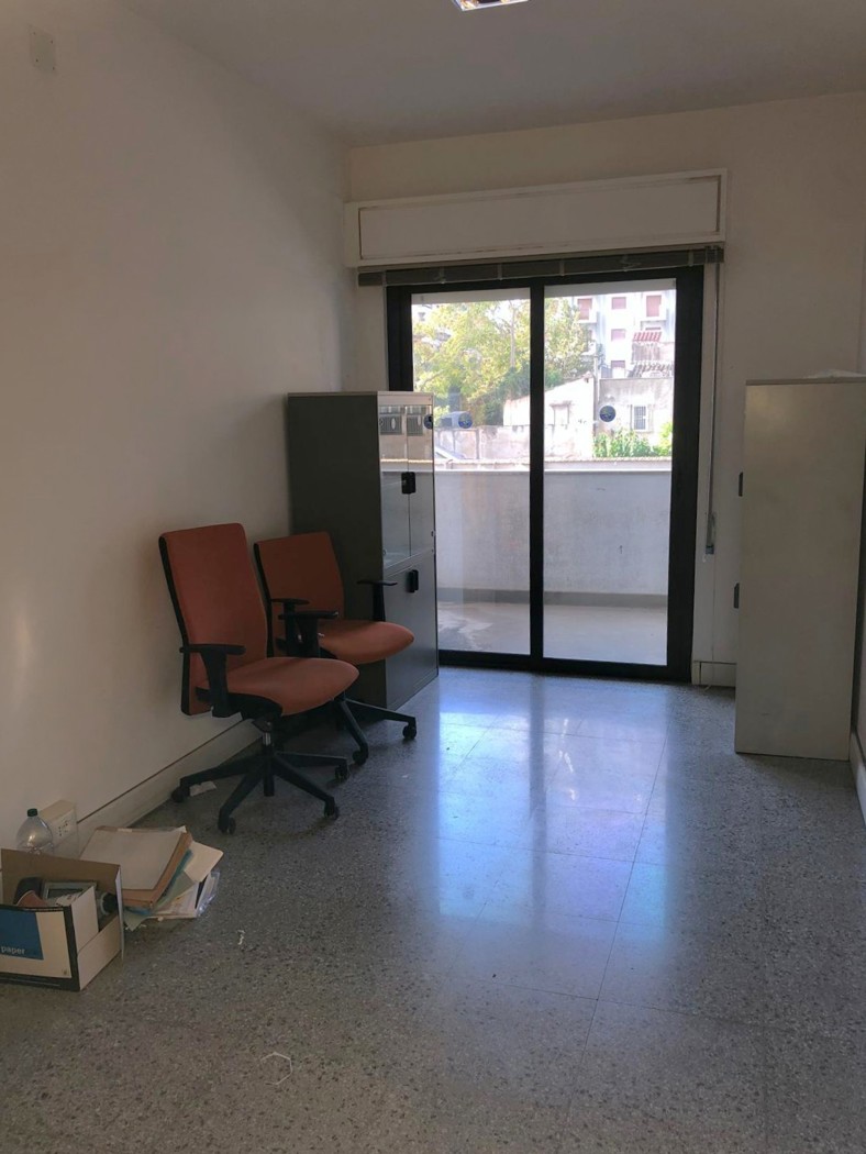 Ufficio con box doppio a Palermo