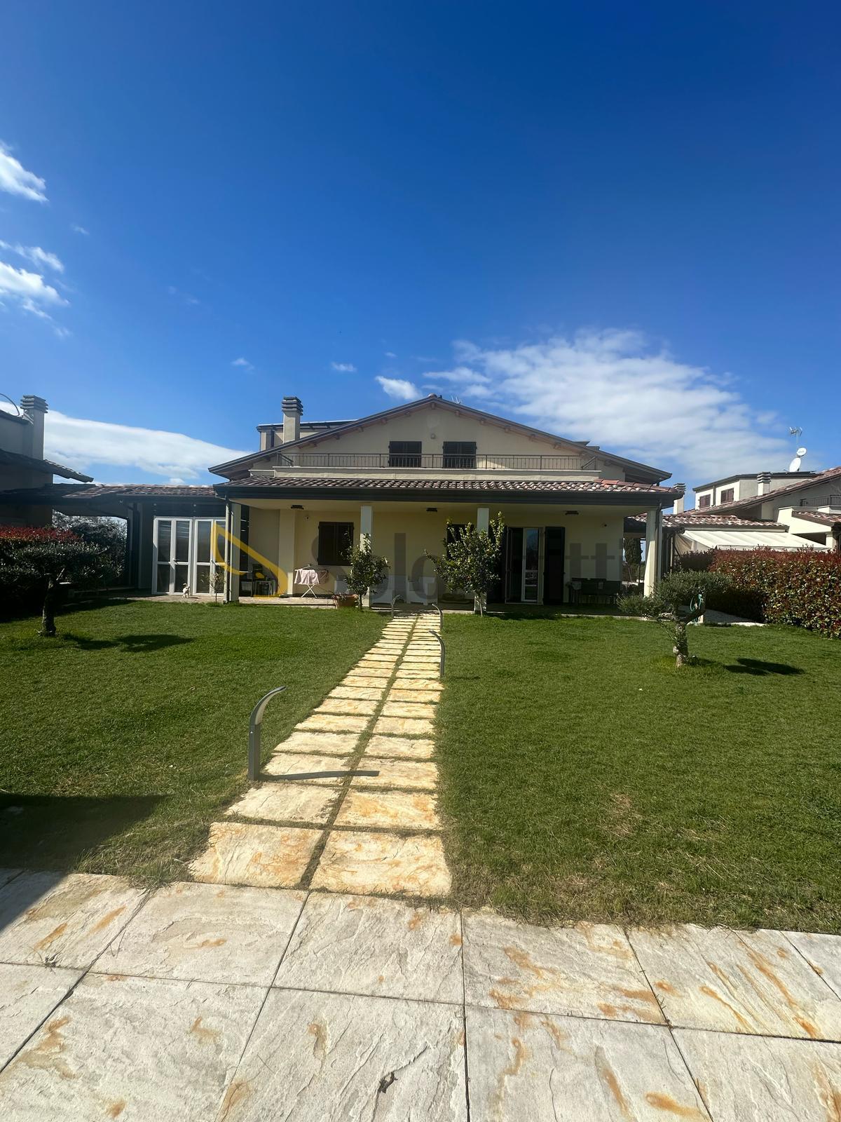 Villa con giardino in via orsoleto 241, Rimini