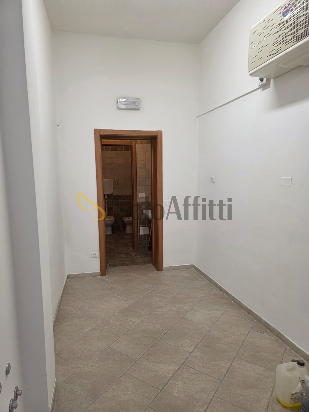 Locale commerciale in affitto in via giuseppe garibaldi 79, Rimini