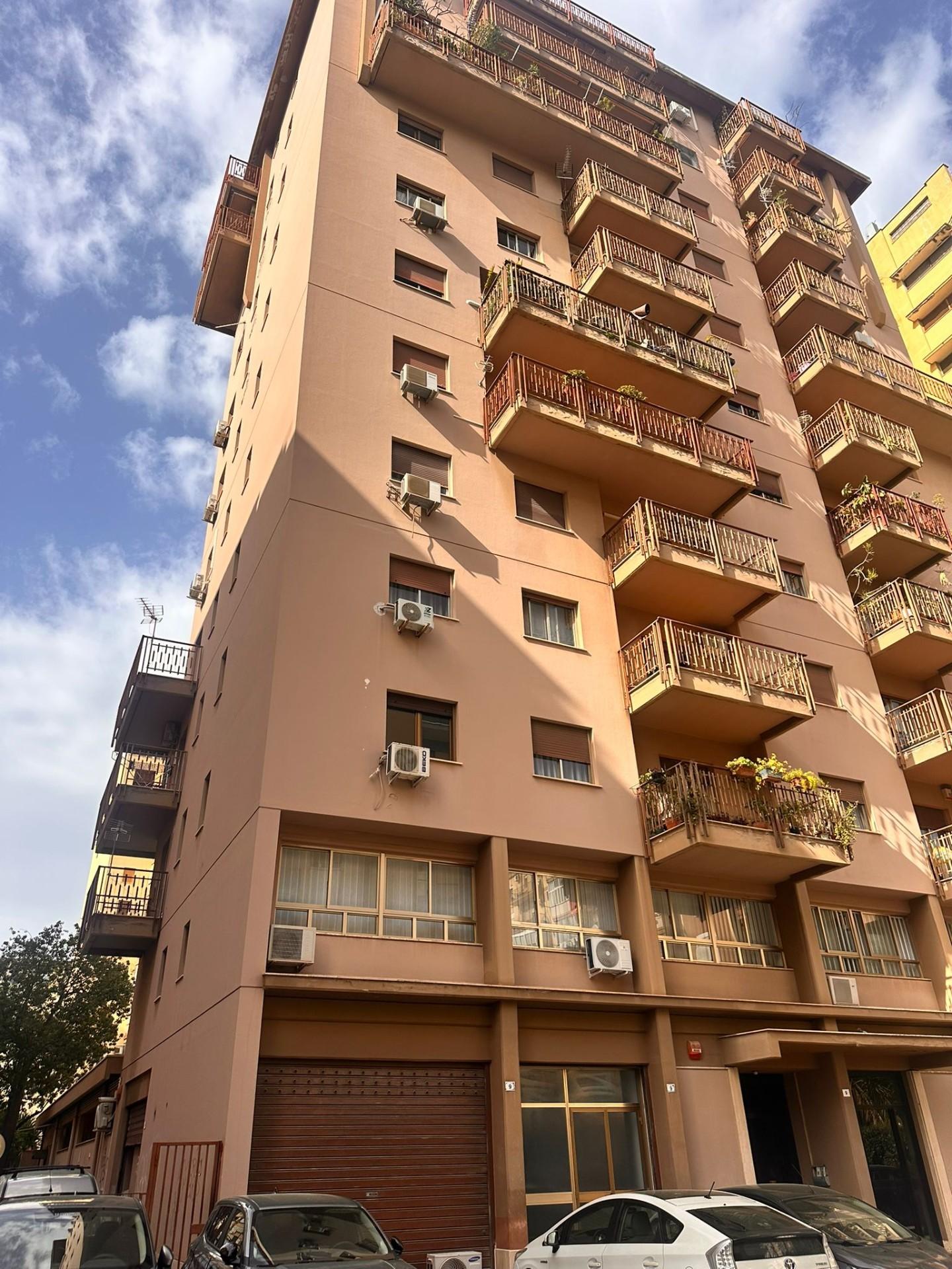 Trilocale con terrazzo a Palermo