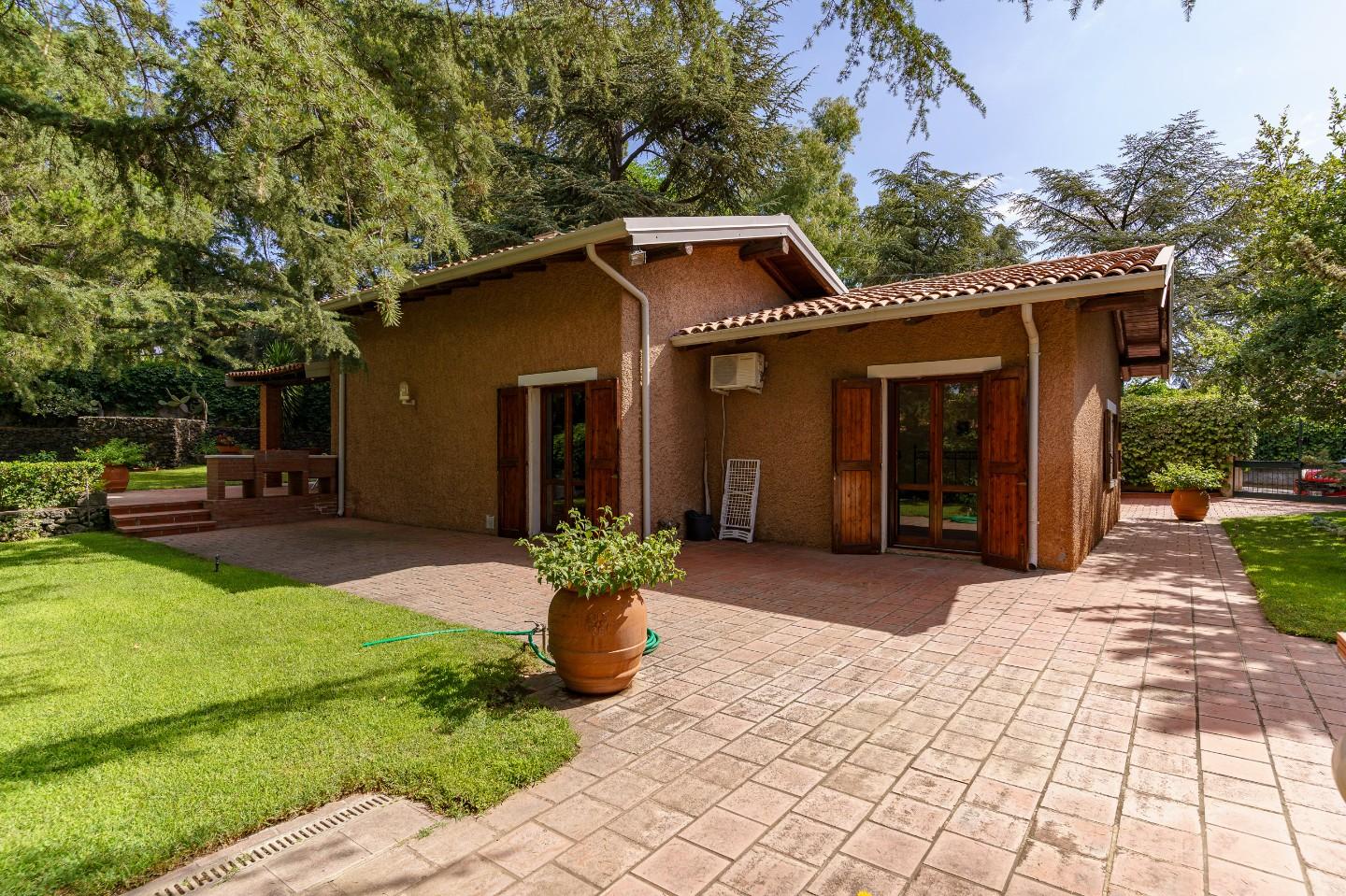 Villa con giardino a Mascalucia