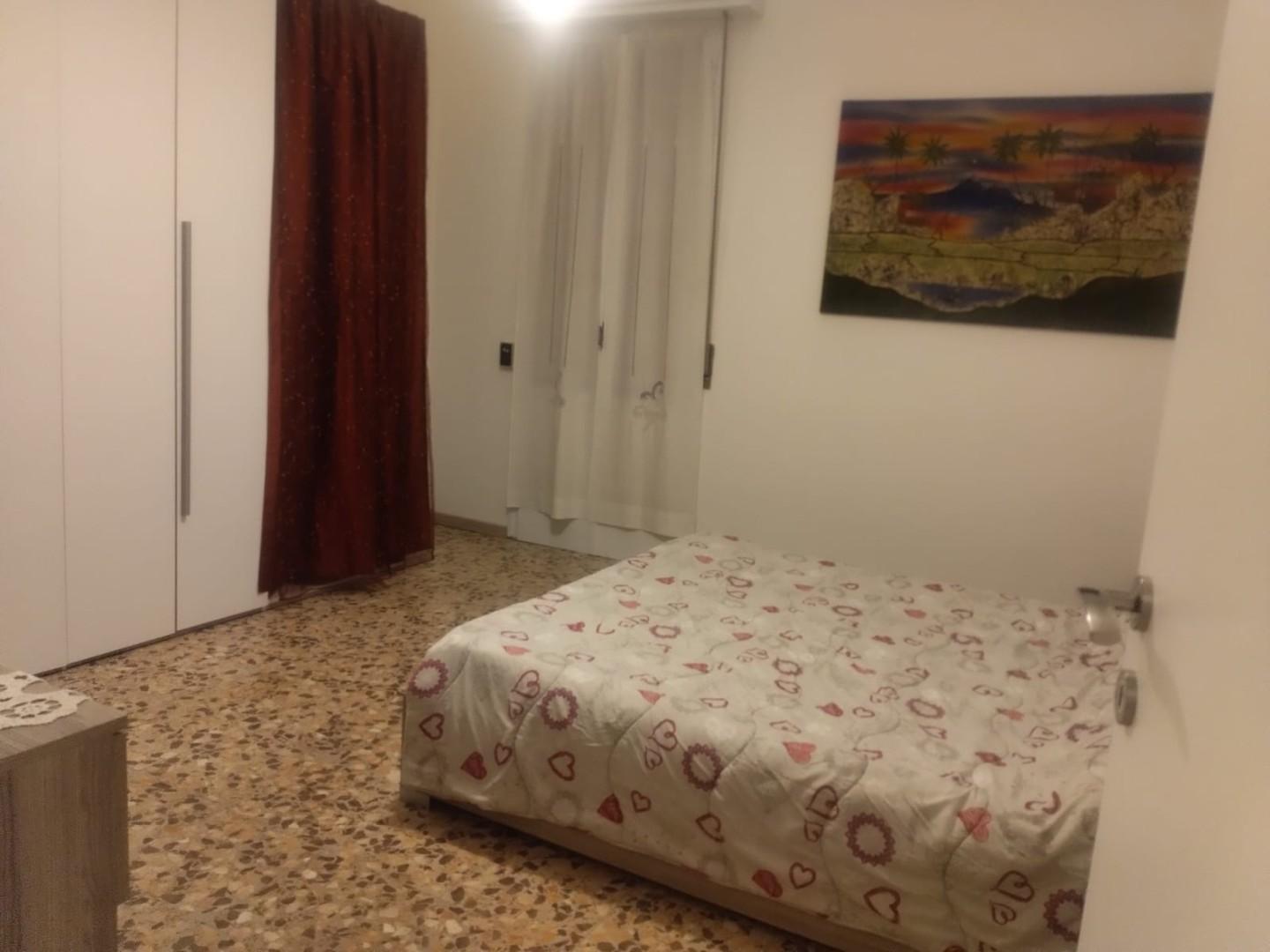 Monolocale arredato in affitto a Modena