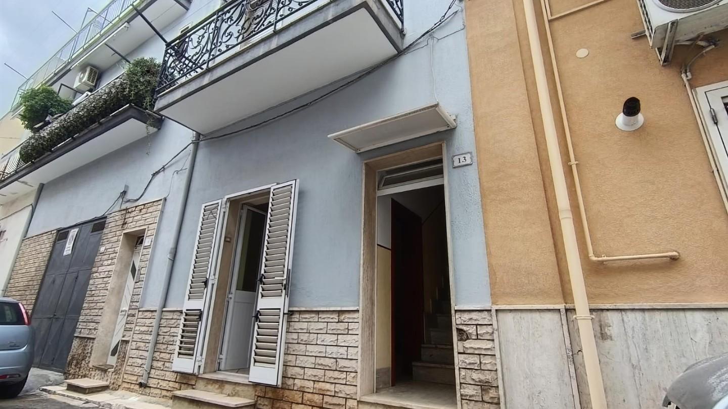 Casa indipendente con terrazzo a Palagiano