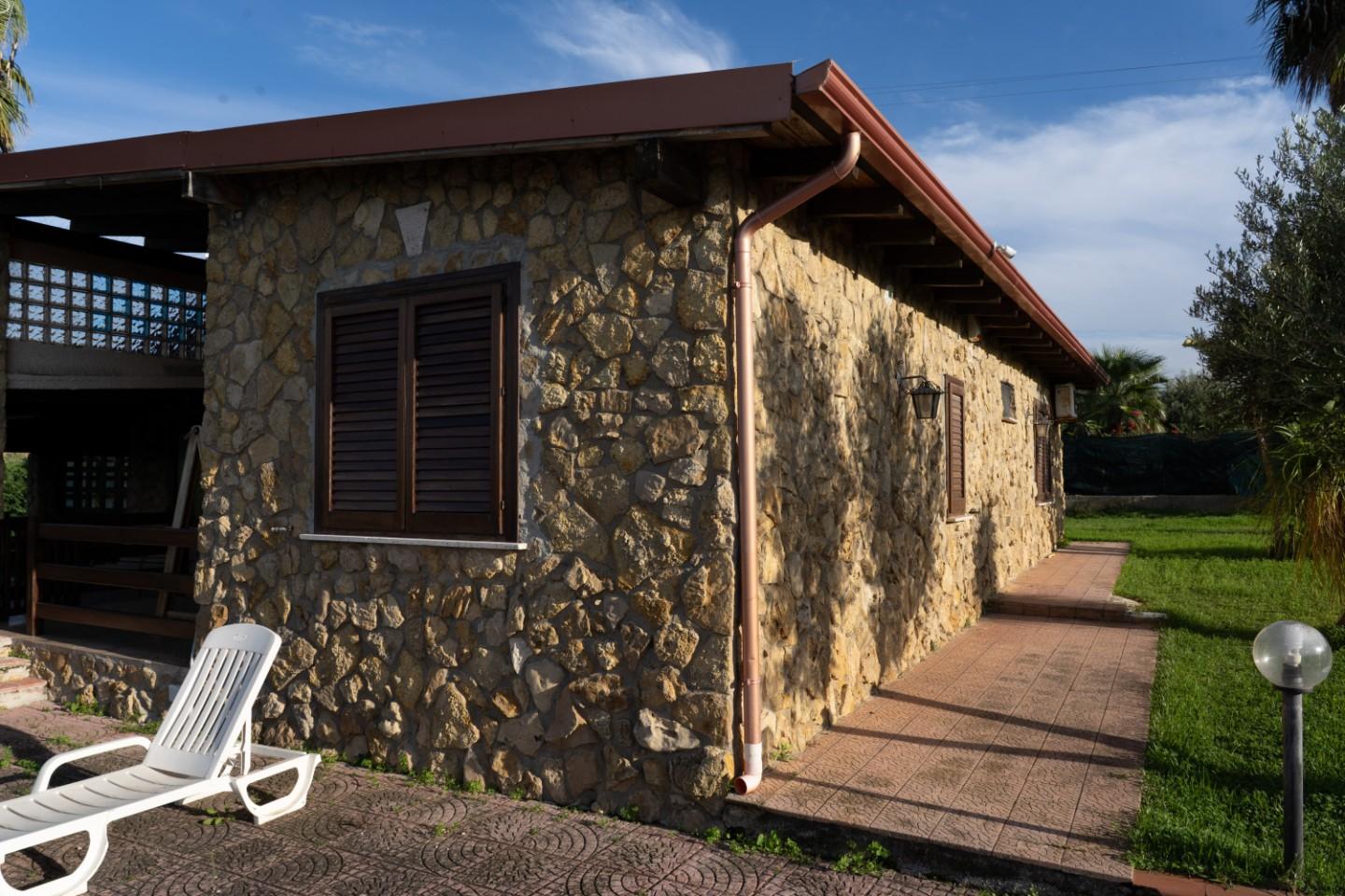 Villa Bifamiliare con giardino, Partinico manca di