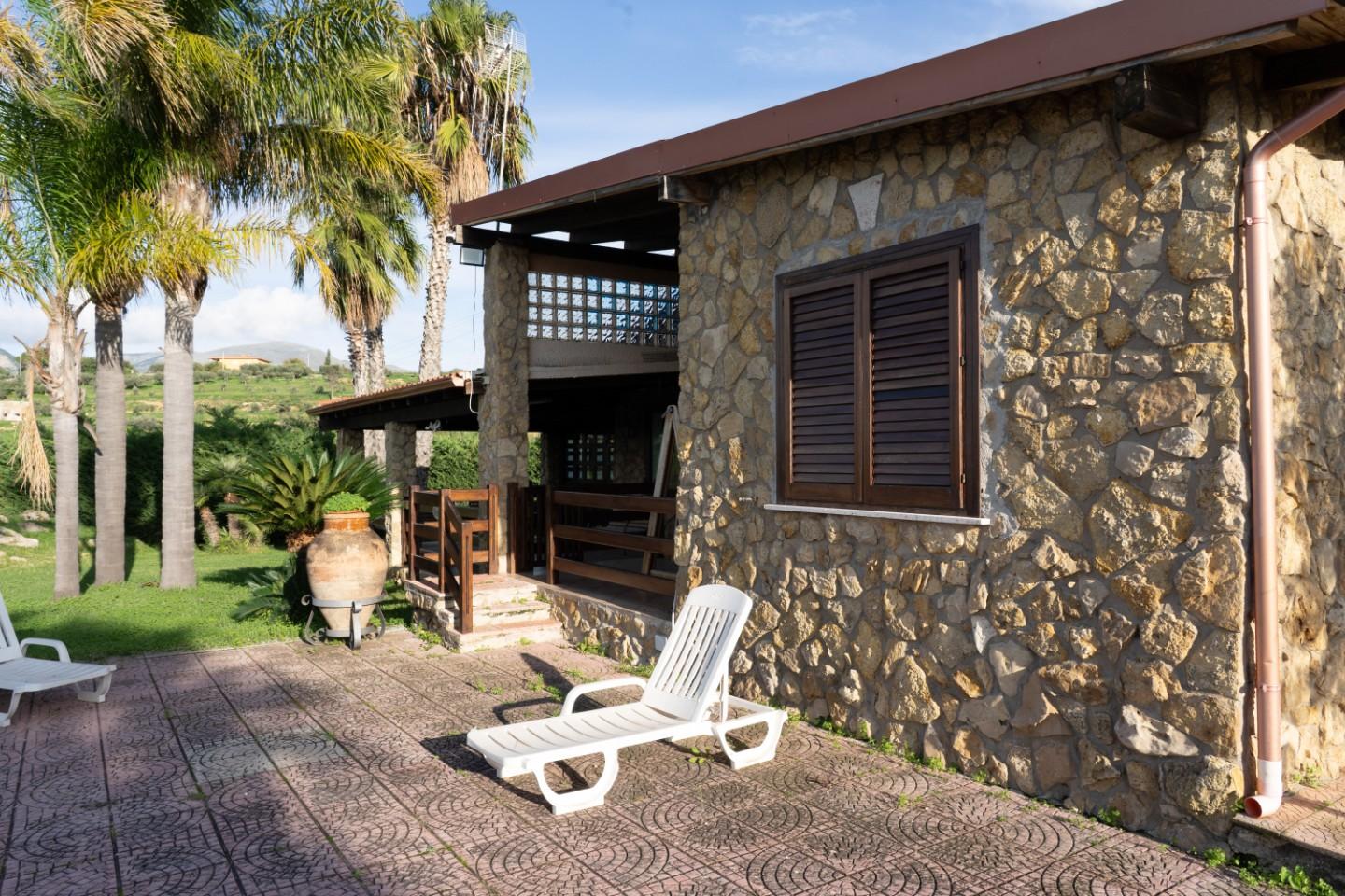 Villa Bifamiliare con giardino, Partinico manca di