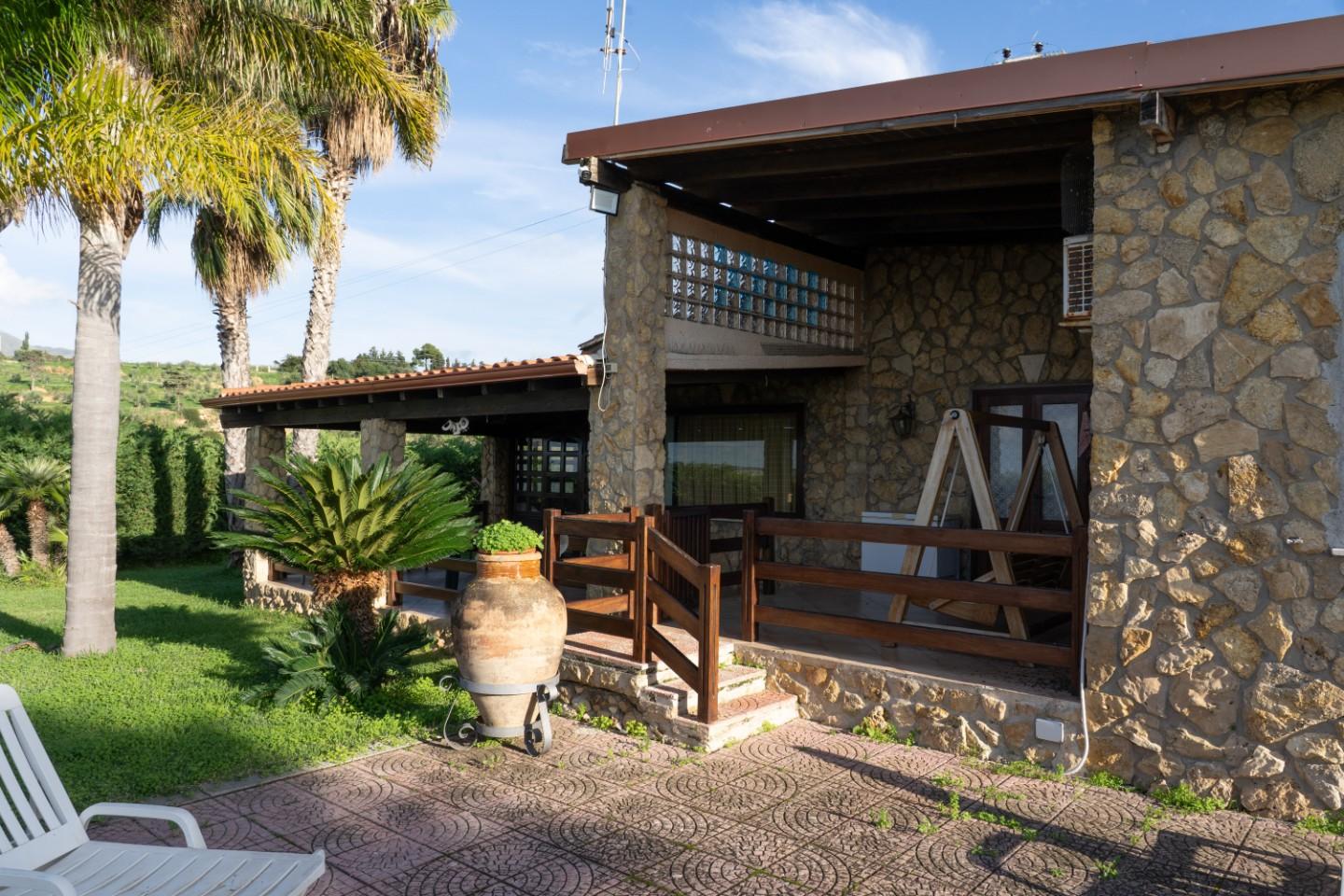 Villa Bifamiliare con giardino, Partinico manca di