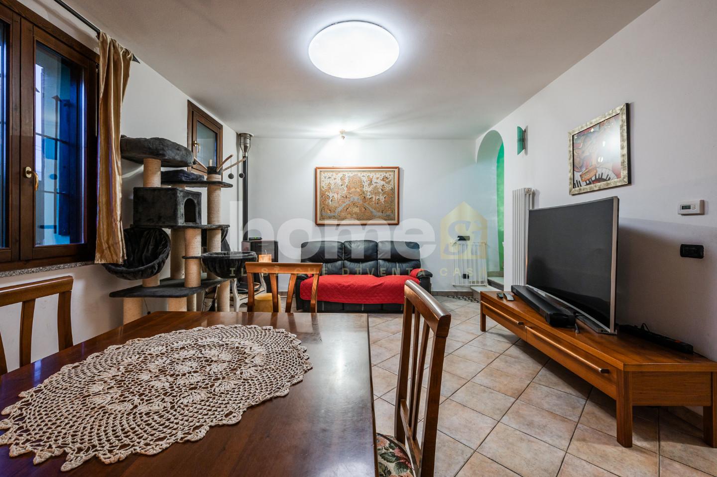 Casa indipendente con giardino, Cadelbosco di Sopra argine