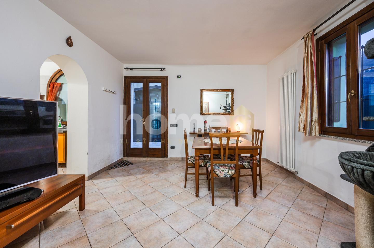 Casa indipendente con giardino, Cadelbosco di Sopra argine