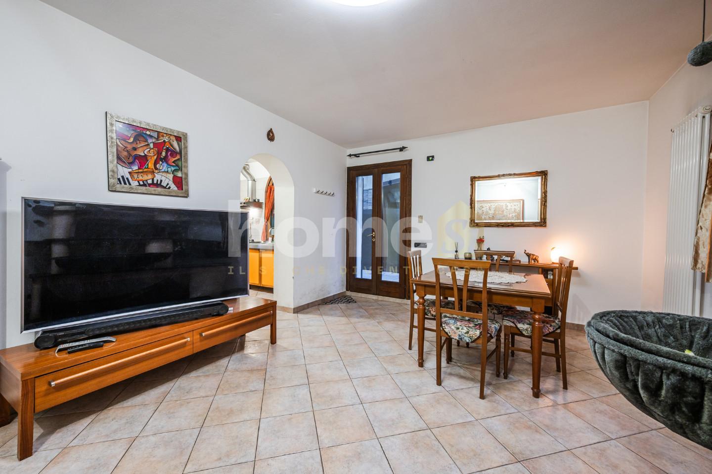 Casa indipendente con giardino, Cadelbosco di Sopra argine