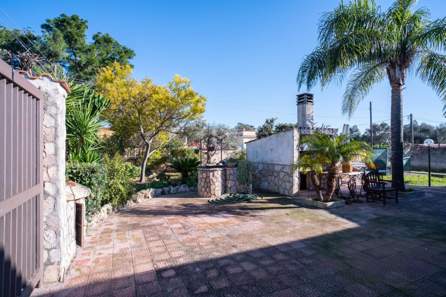 Villa con giardino a Pulsano