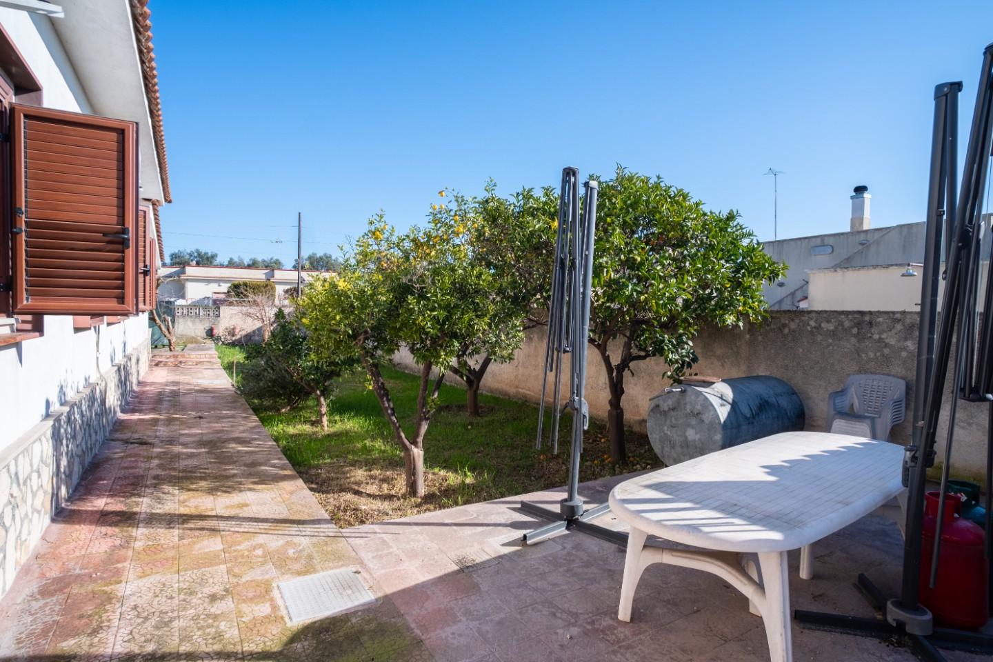 Villa con giardino a Pulsano