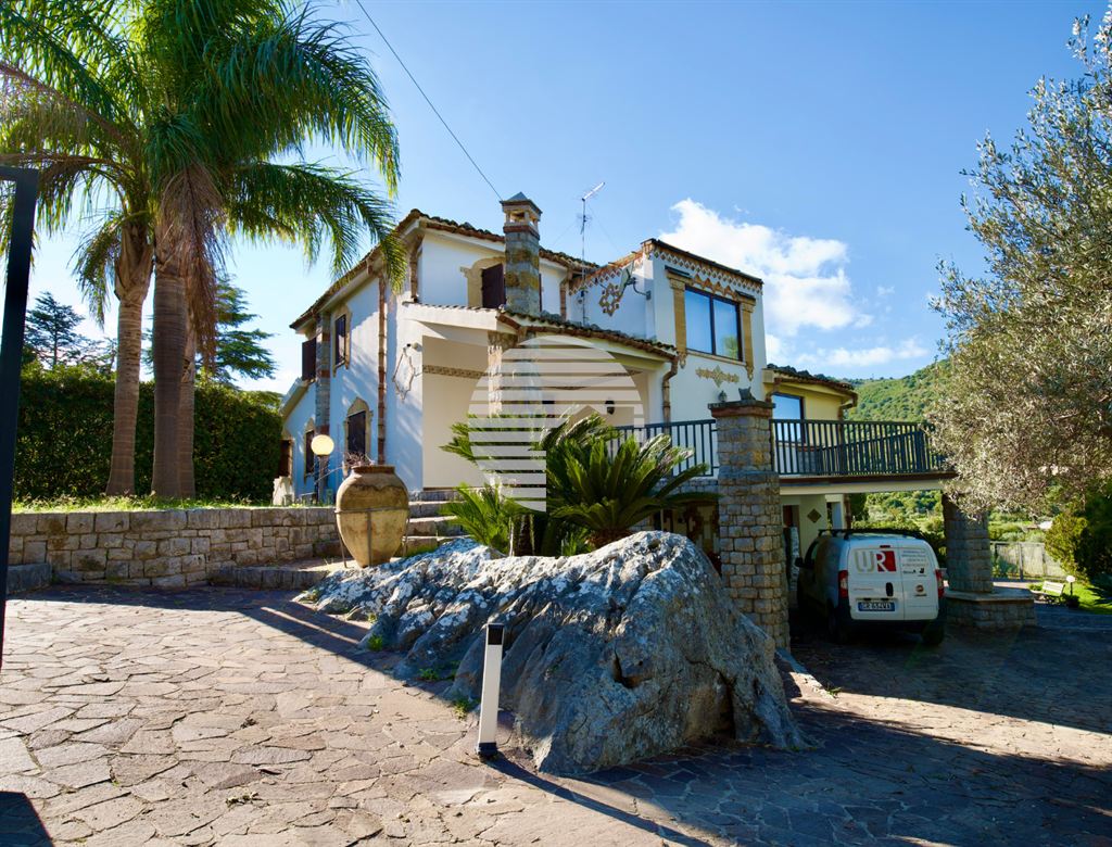 Villa con giardino a Torretta