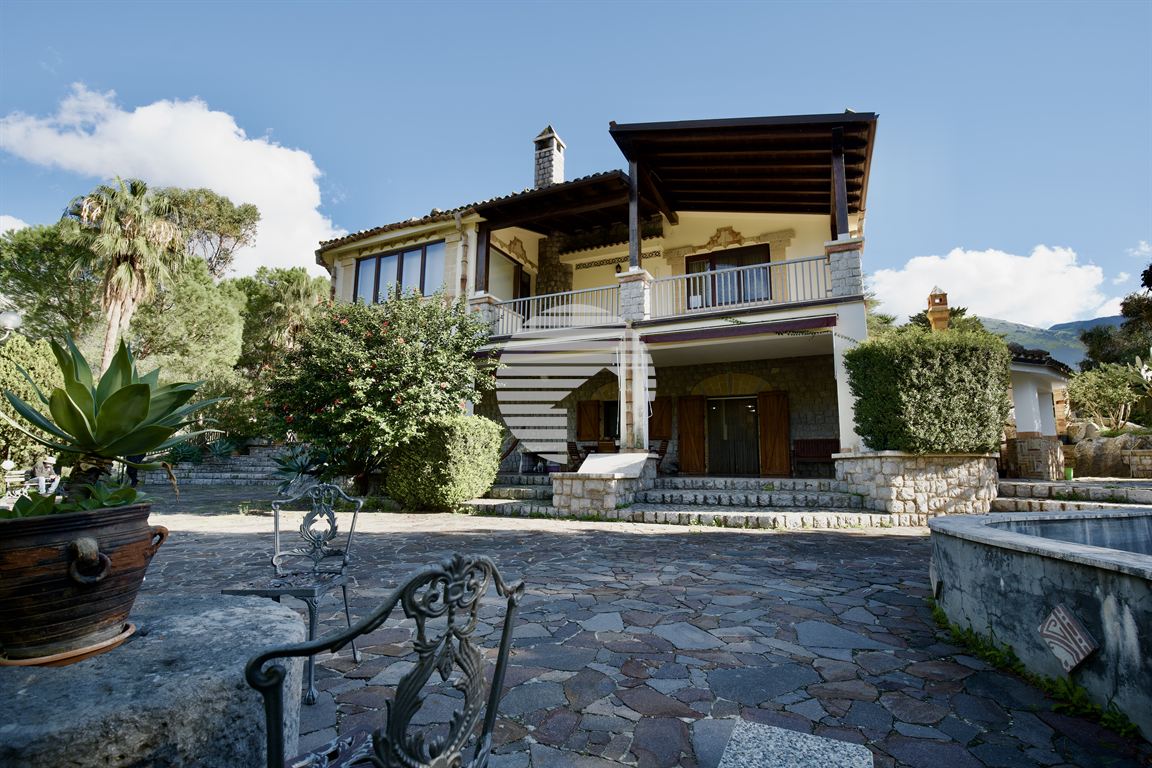 Villa con giardino a Torretta
