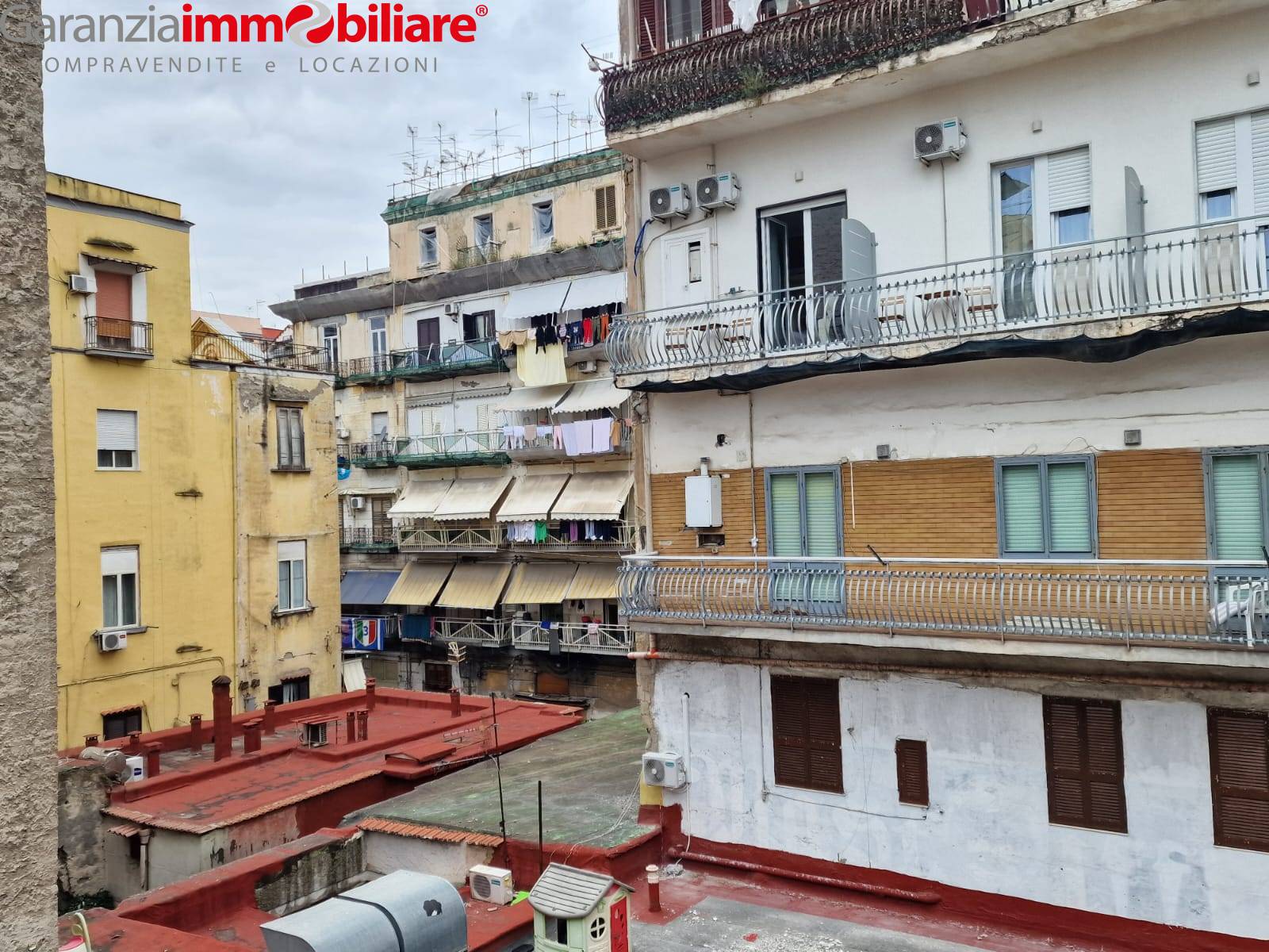 Bilocale con terrazzo, Napoli pendino