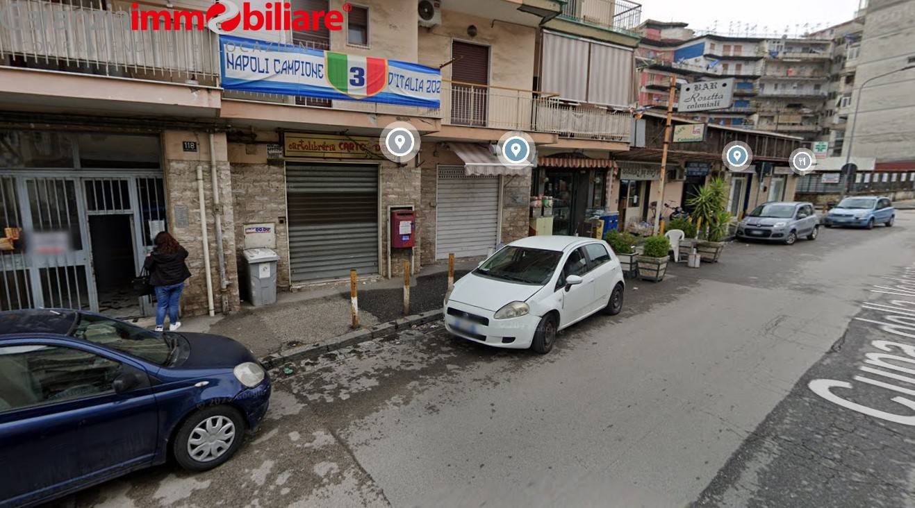 Locale commerciale in vendita a Napoli
