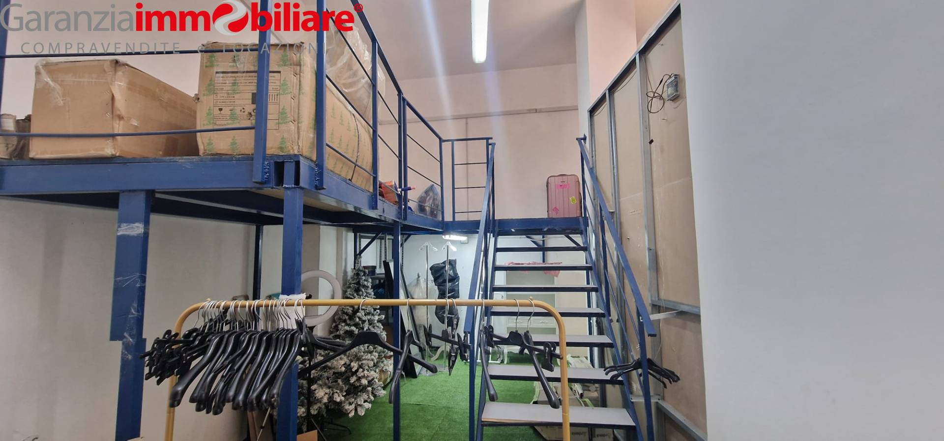 Locale commerciale in affitto a Napoli