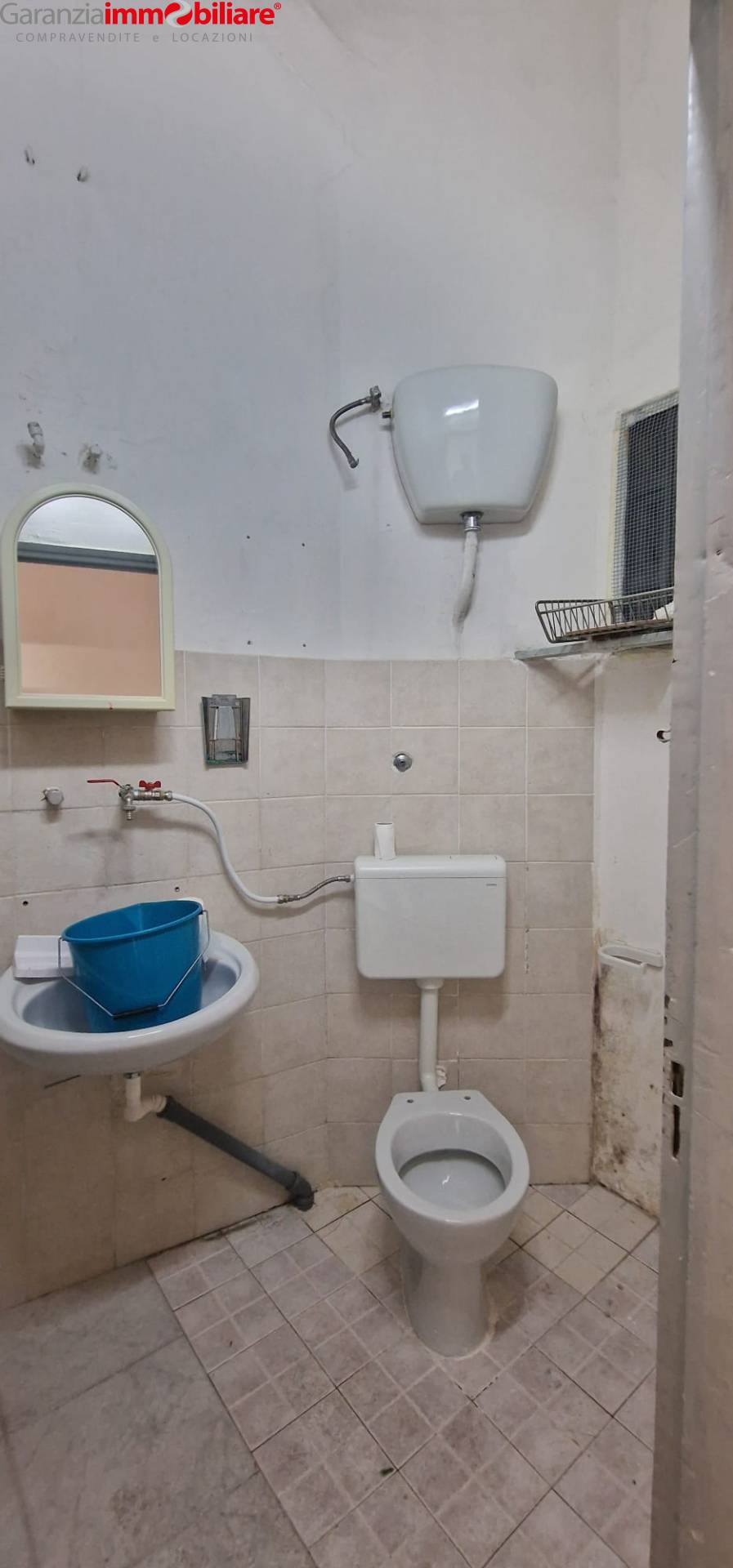 Locale commerciale in affitto a Napoli