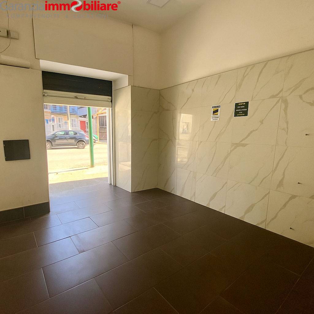 Locale commerciale in affitto a Napoli