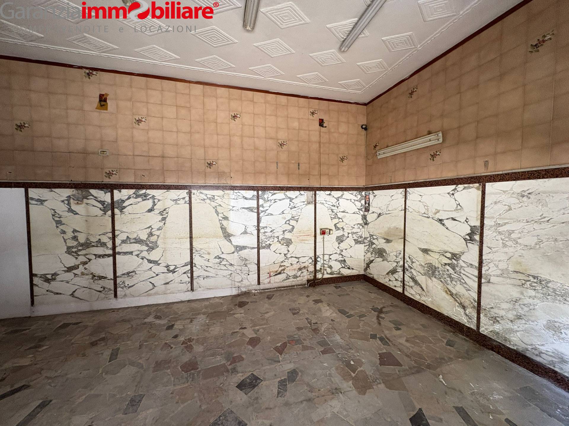 Locale commerciale in vendita a Napoli