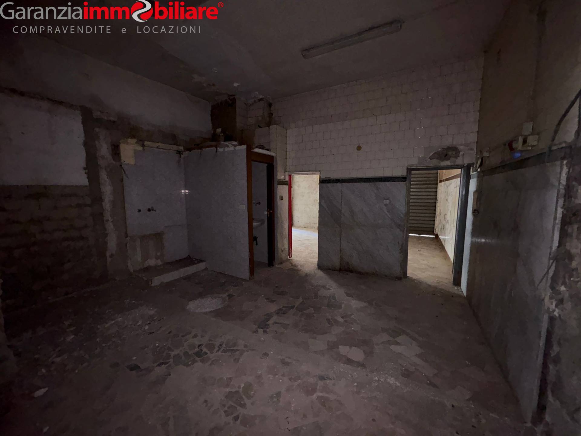 Locale commerciale in vendita a Napoli