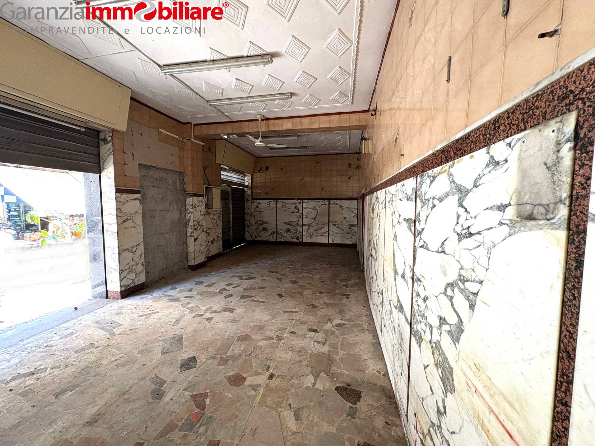 Locale commerciale in vendita a Napoli