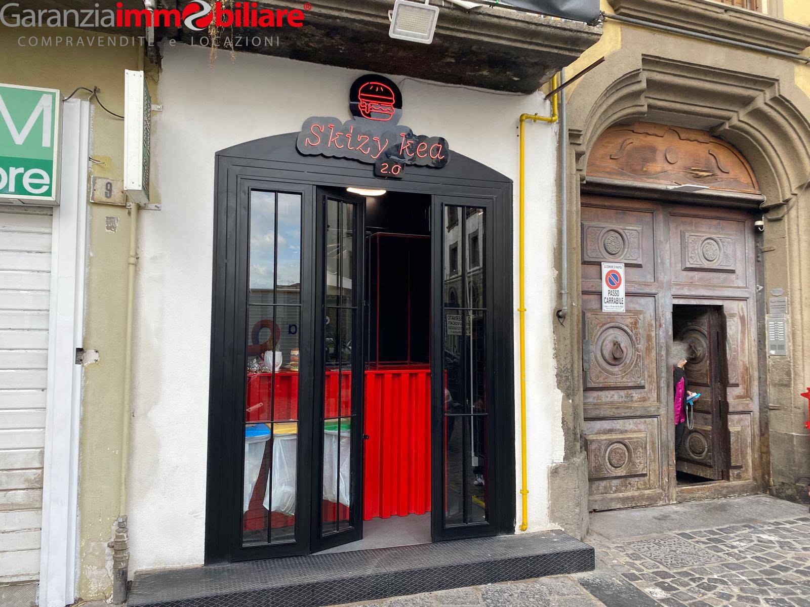 Locale commerciale in vendita a Napoli