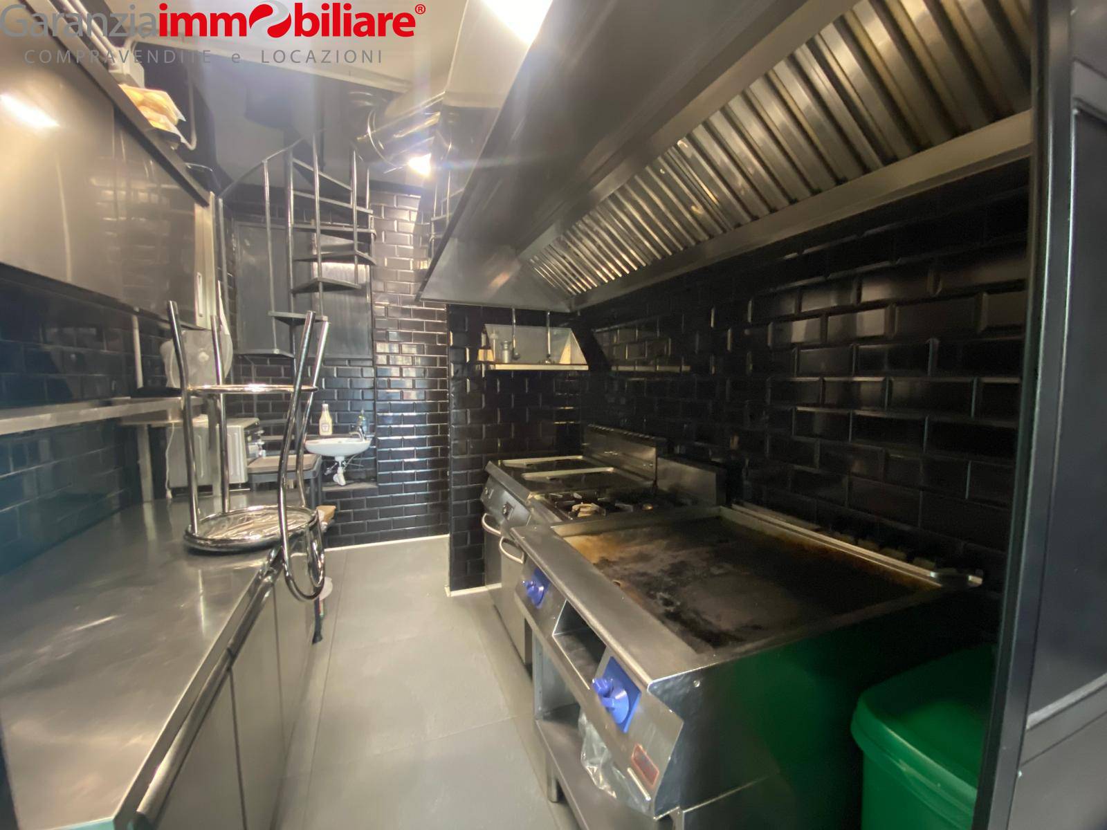 Locale commerciale in vendita a Napoli