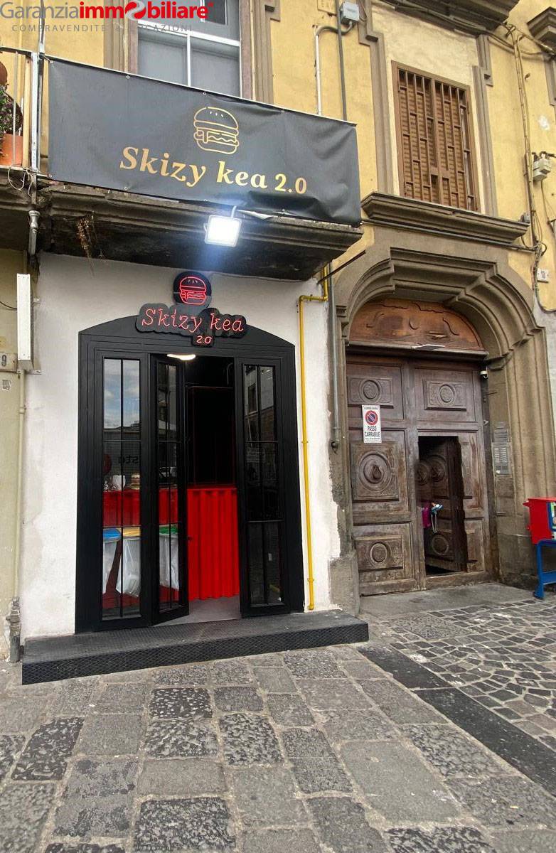 Locale commerciale in vendita a Napoli