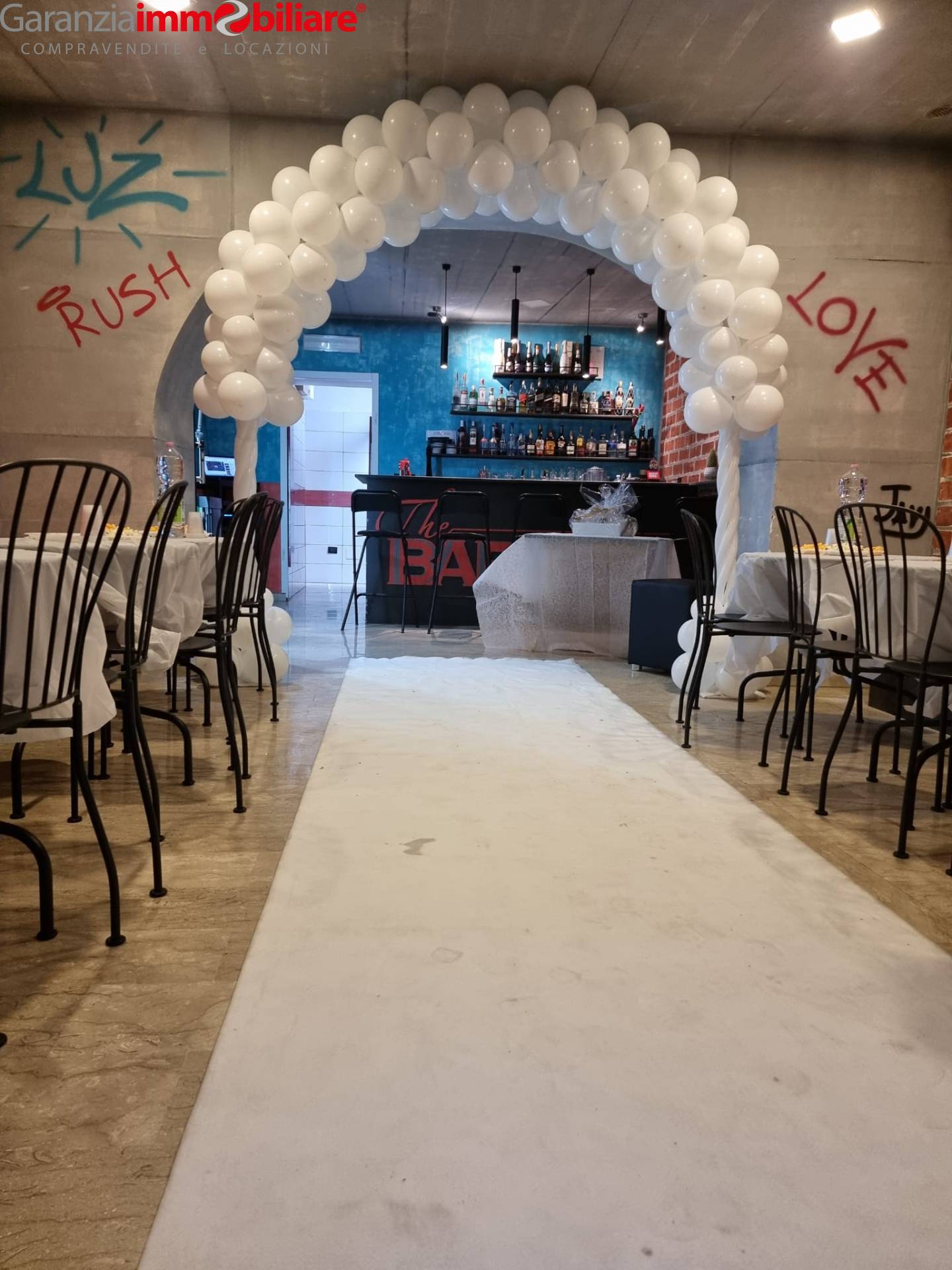 Attivit commerciale in vendita a Napoli, San Carlo Arena