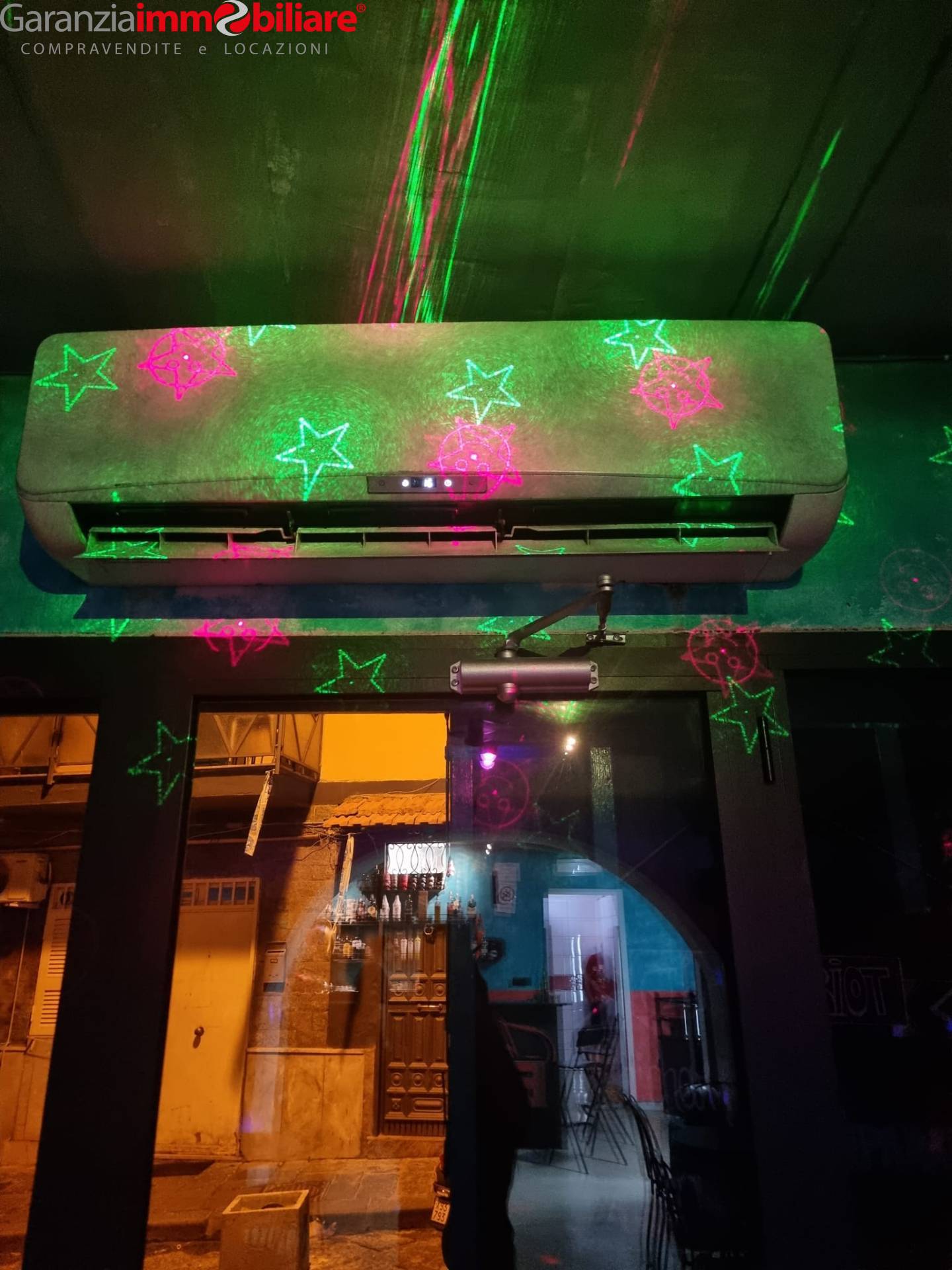 Attivit commerciale in vendita a Napoli, San Carlo Arena