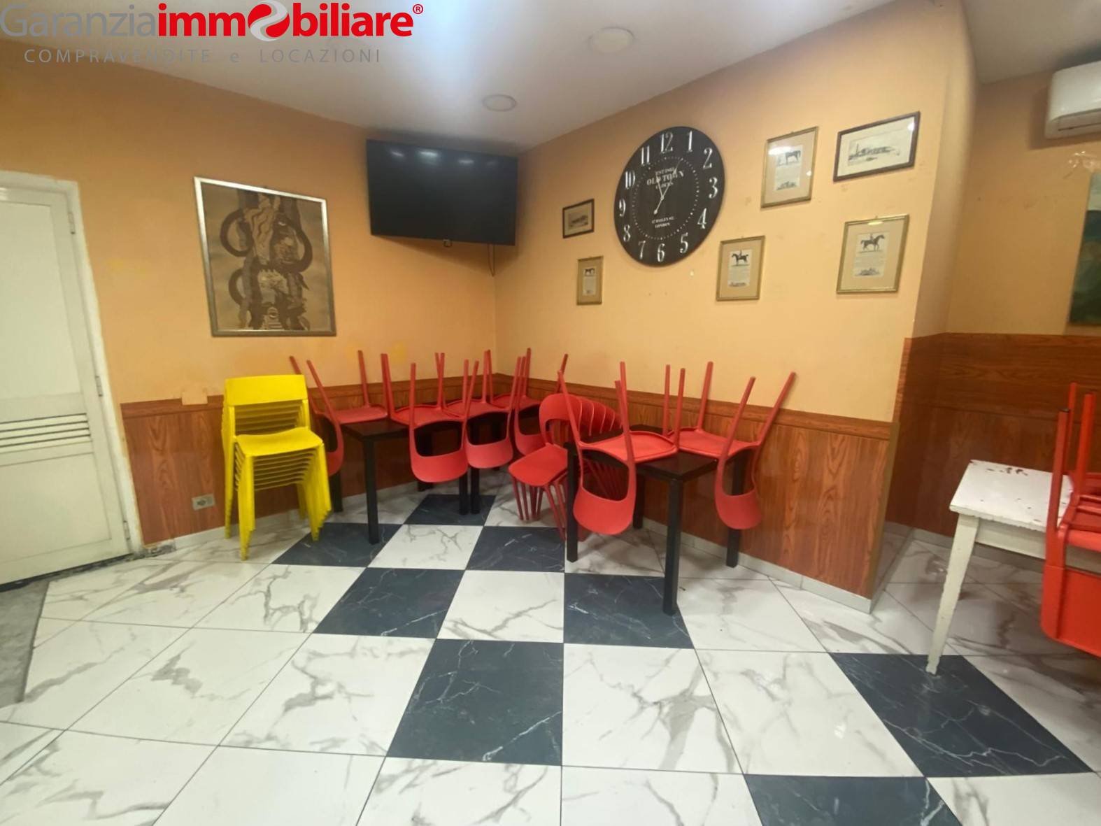 Locale commerciale in vendita a Napoli