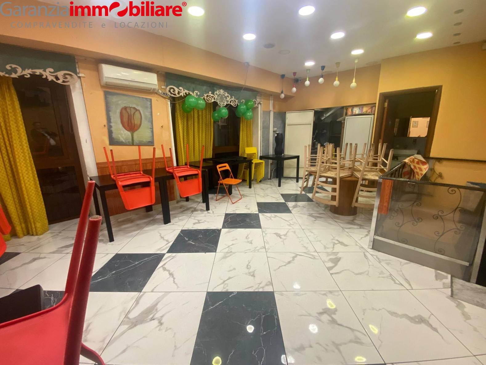 Locale commerciale in vendita a Napoli