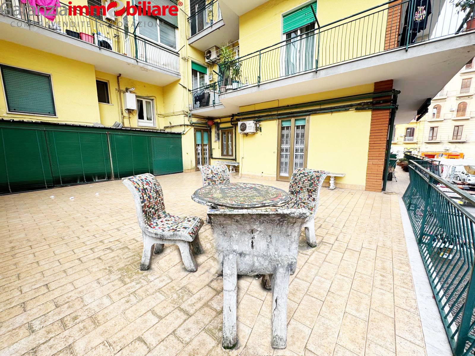 Appartamento in vendita a Napoli, San Carlo Arena