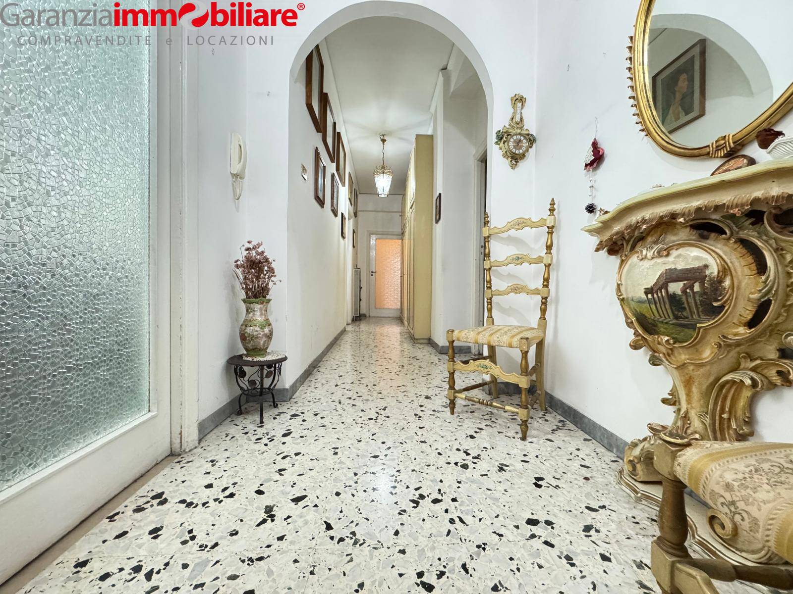 Appartamento in vendita a Napoli, San Carlo Arena