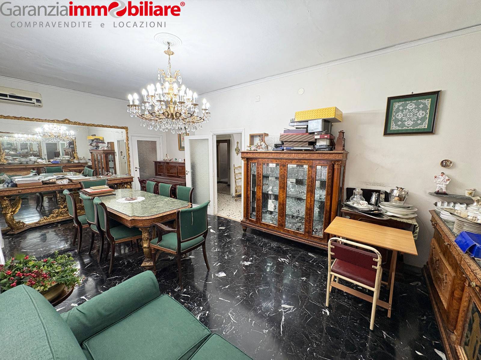 Appartamento in vendita a Napoli, San Carlo Arena