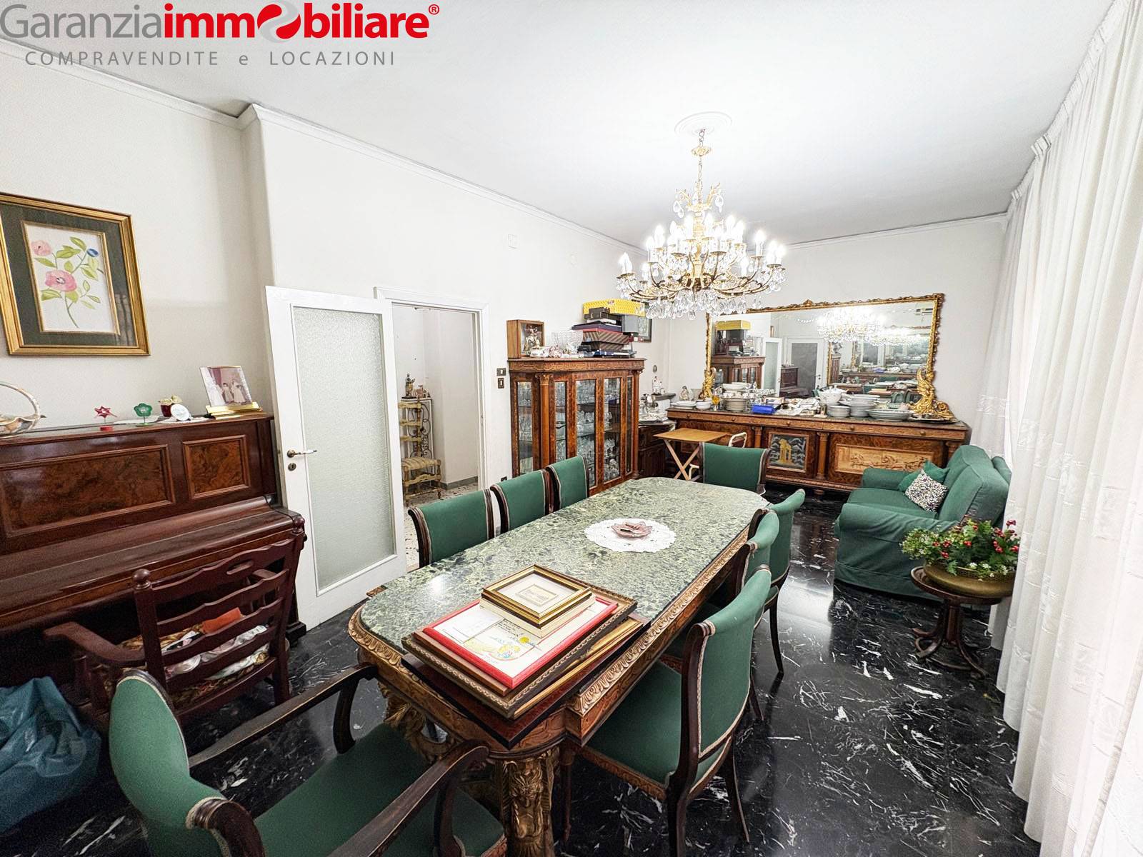 Appartamento in vendita a Napoli, San Carlo Arena