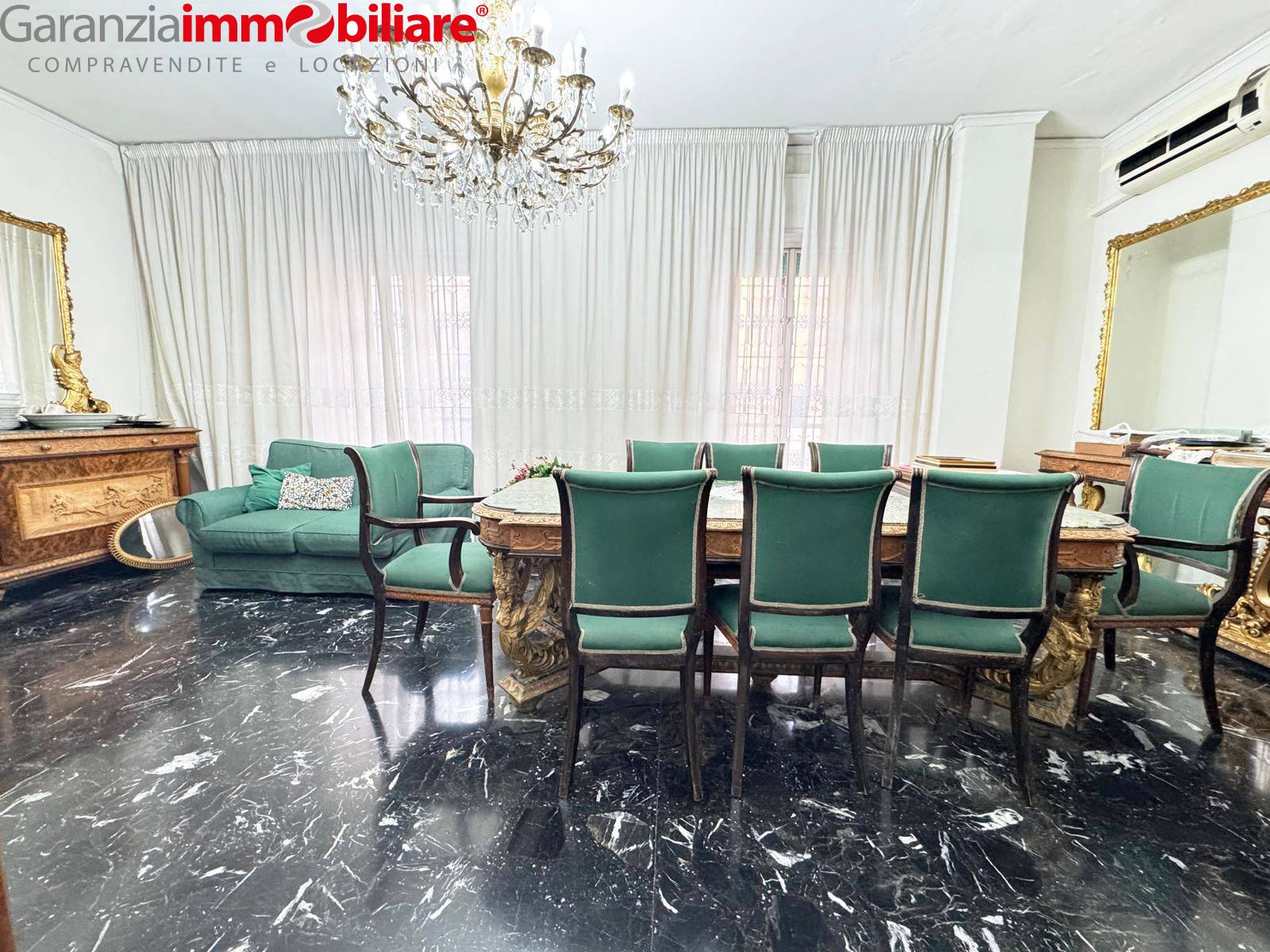 Appartamento in vendita a Napoli, San Carlo Arena